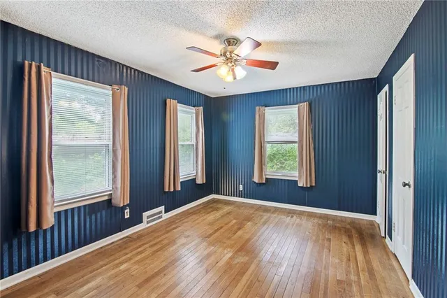 $290,000 | 5600 Roe Boulevard, Roeland Park, KS 66205