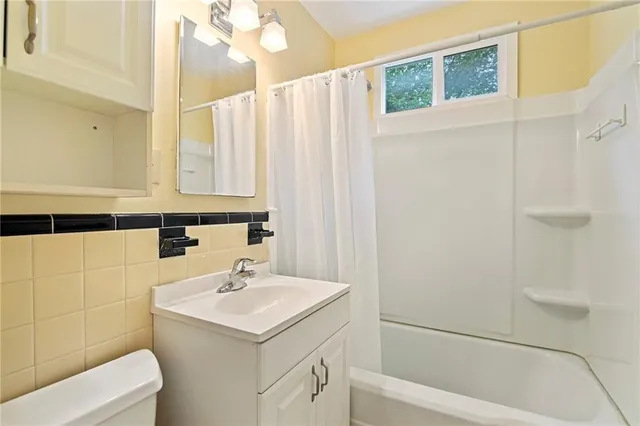 $290,000 | 5600 Roe Boulevard, Roeland Park, KS 66205