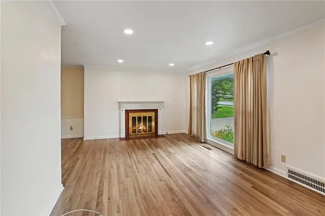 $290,000 | 5600 Roe Boulevard, Roeland Park, KS 66205