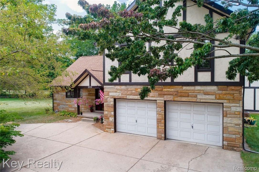 8925 Farmington Road Livonia, MI 48150 - Photo 5 of 56 front farmington.jpg