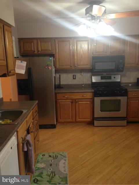 710 Edwards Ferry Road Northeast Leesburg, VA 20176 - Photo 2 of 9 Kitchen