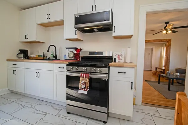 $2,200 | 1211 5th Street Northeast, Unit 2, Minneapolis, MN 55413