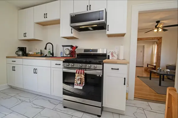 $2,200 | 1211 5th Street Northeast, Unit 2, Minneapolis, MN 55413