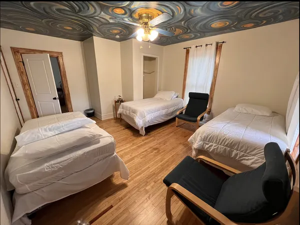 $2,200 | 1211 5th Street Northeast, Unit 2, Minneapolis, MN 55413