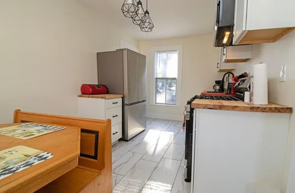 $2,200 | 1211 5th Street Northeast, Unit 2, Minneapolis, MN 55413