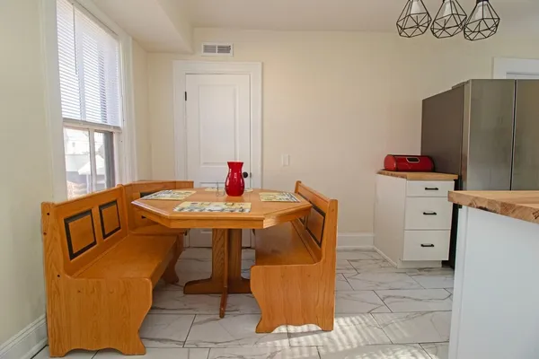 $2,200 | 1211 5th Street Northeast, Unit 2, Minneapolis, MN 55413