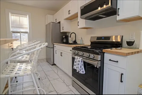 $2,200 | 1211 5th Street Northeast, Unit 2, Minneapolis, MN 55413