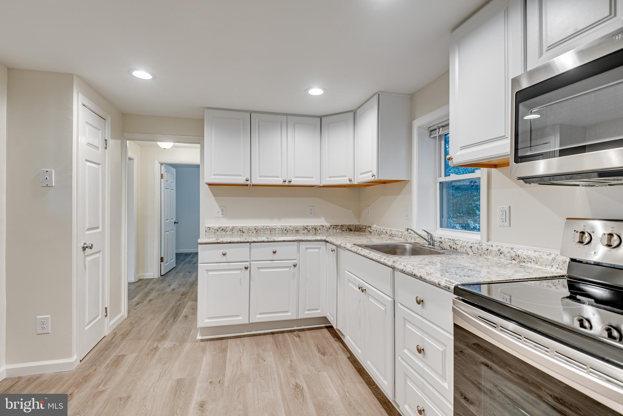1558 Bay Head Road Annapolis, MD 21409 - Photo 10 of 33 Eat in Kitchen