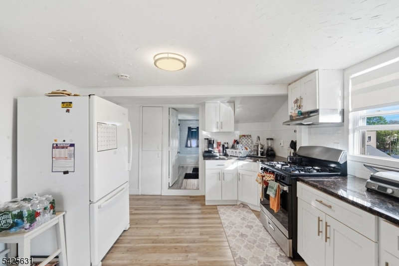 60 Westervelt Place Lodi, NJ 07644 - Photo 12 of 48