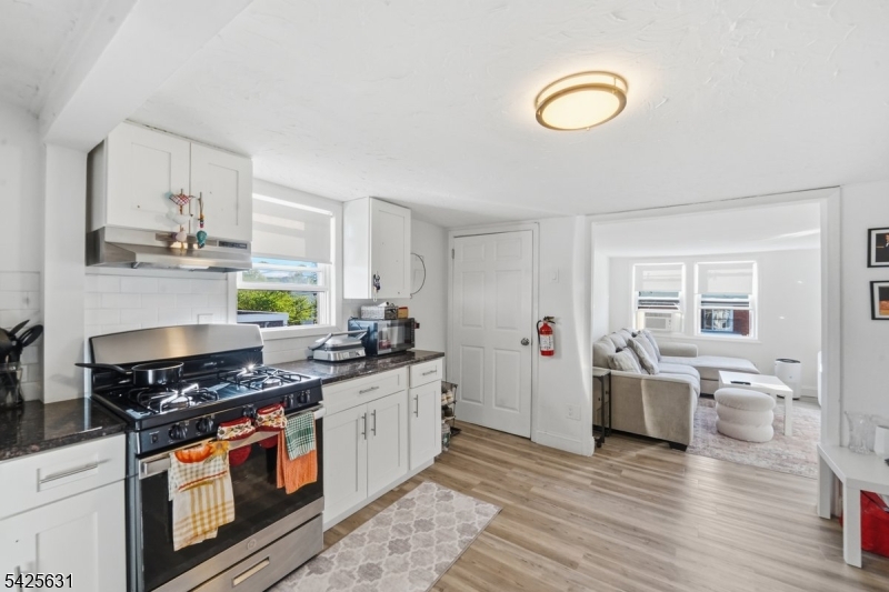 60 Westervelt Place Lodi, NJ 07644 - Photo 7 of 48