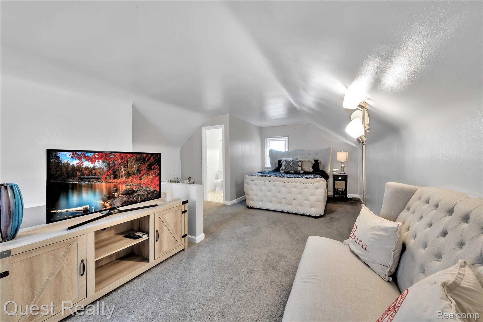 1974 Hampton Road Grosse Pointe, MI 48236 - Photo 17 of 28 1974 Hampton - HD Drone photography-24.jpg