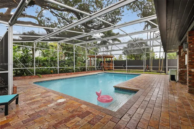 $1,995,000 | 19901 Northeast 21st Avenue, Miami, FL 33179