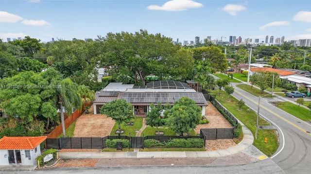 $1,995,000 | 19901 Northeast 21st Avenue, Miami, FL 33179