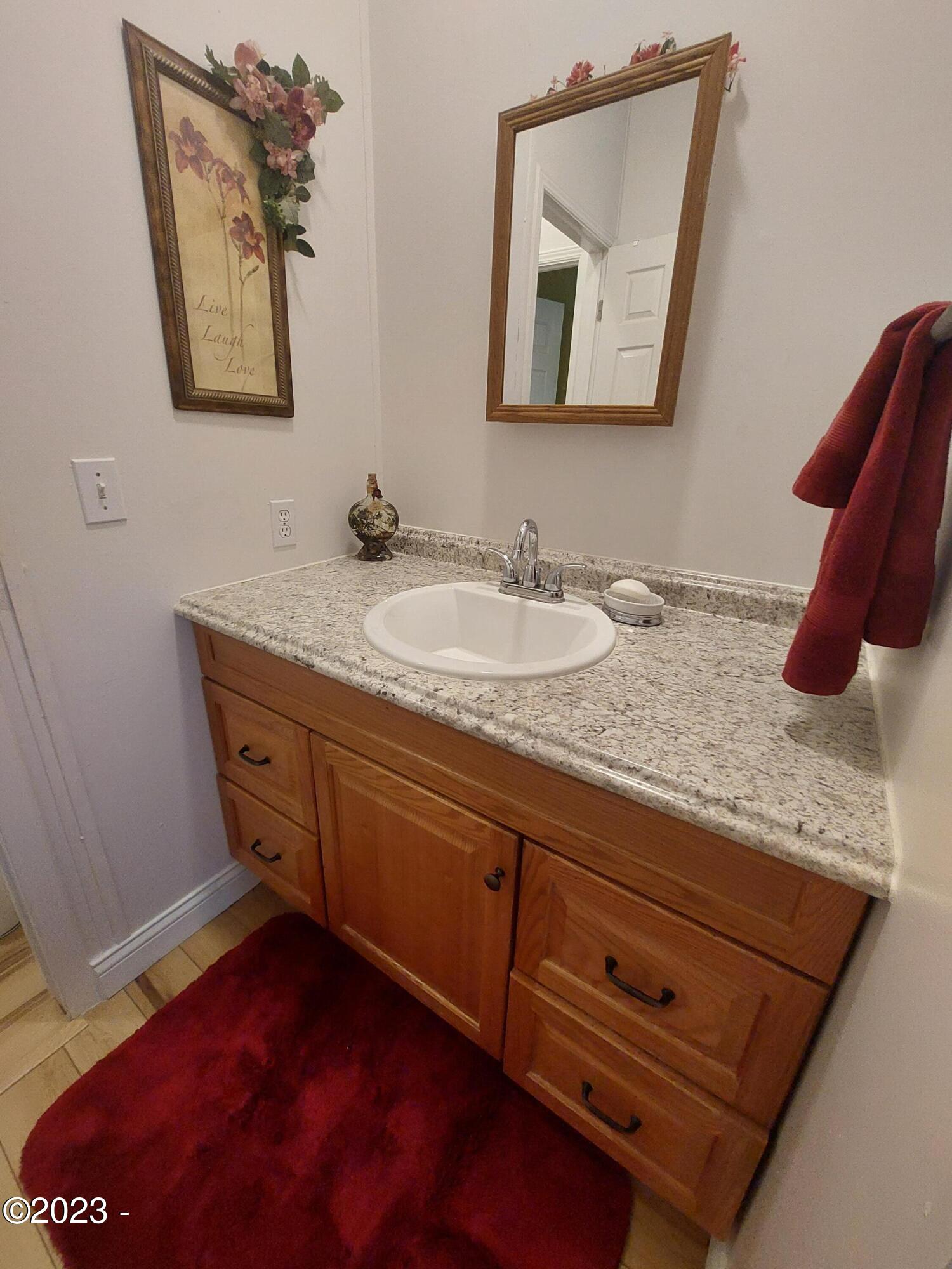 655 Northeast Burnett Road McMinnville, OR 97128 - Photo 26 of 44 Bathroom 2