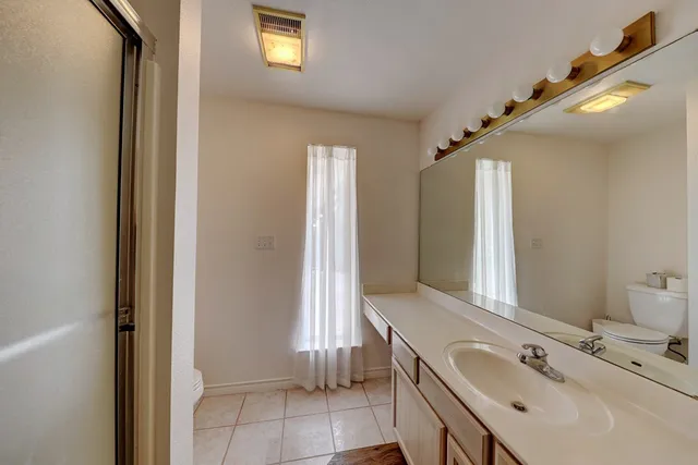 $2,200 | 212 Oak Hill Drive, Kerrville, TX 78028