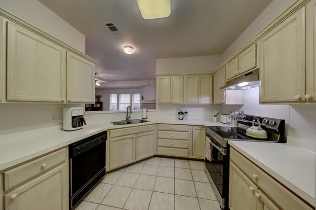 $2,200 | 212 Oak Hill Drive, Kerrville, TX 78028