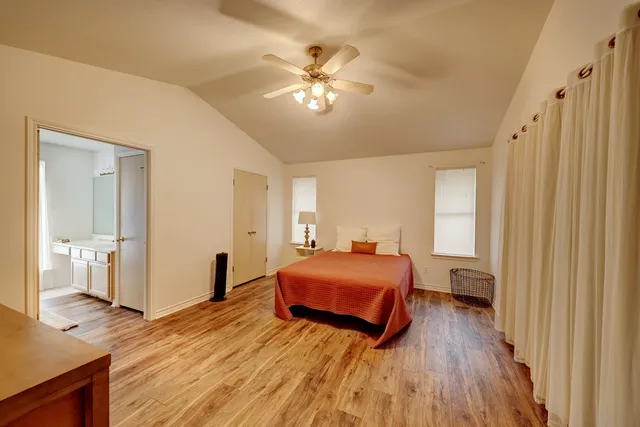 $2,200 | 212 Oak Hill Drive, Kerrville, TX 78028