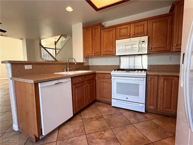 $2,100 | 2053 Smoketree Village Circle, Henderson, NV 89012