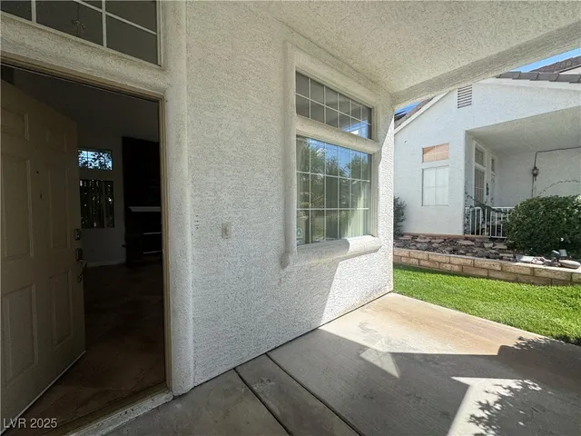 $2,100 | 2053 Smoketree Village Circle, Henderson, NV 89012