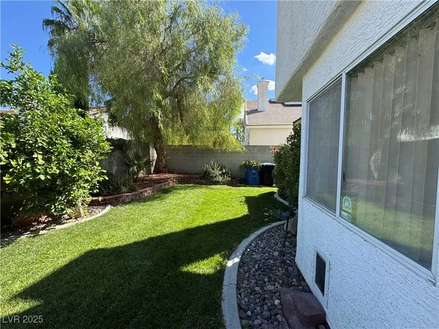 $2,100 | 2053 Smoketree Village Circle, Henderson, NV 89012