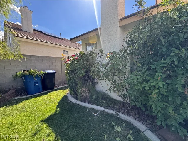 $2,100 | 2053 Smoketree Village Circle, Henderson, NV 89012