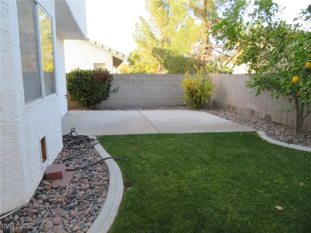 $2,100 | 2053 Smoketree Village Circle, Henderson, NV 89012