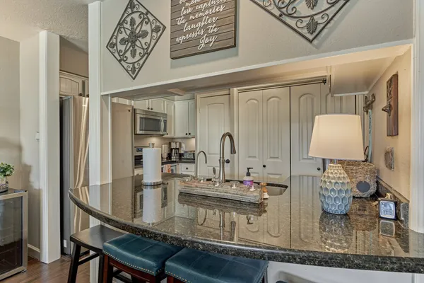 $391,500 | 5 April Point Drive South, Montgomery, TX 77356