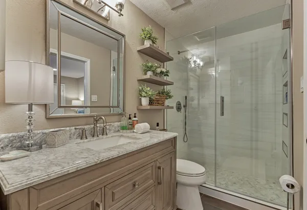 $391,500 | 5 April Point Drive South, Montgomery, TX 77356