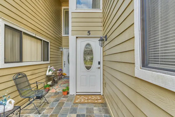 $391,500 | 5 April Point Drive South, Montgomery, TX 77356