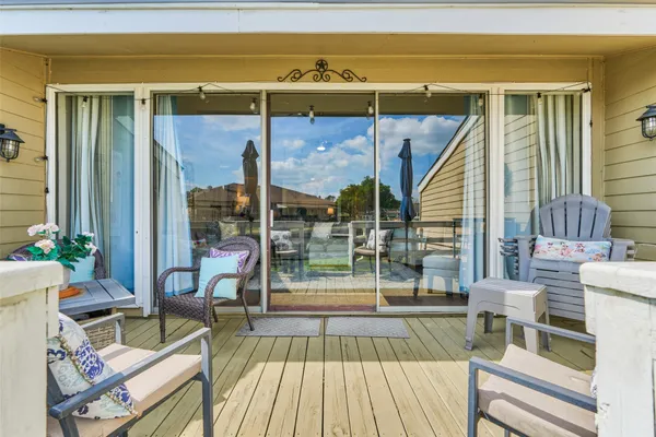 $391,500 | 5 April Point Drive South, Montgomery, TX 77356