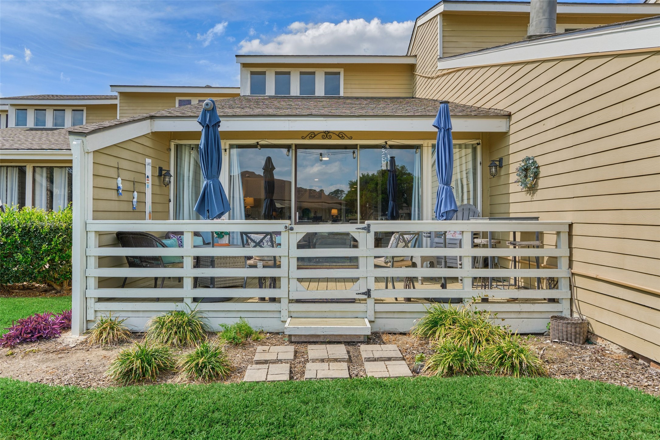 5 April Point Drive South Montgomery, TX 77356 - Photo 25 of 26 front view of a house with a yard