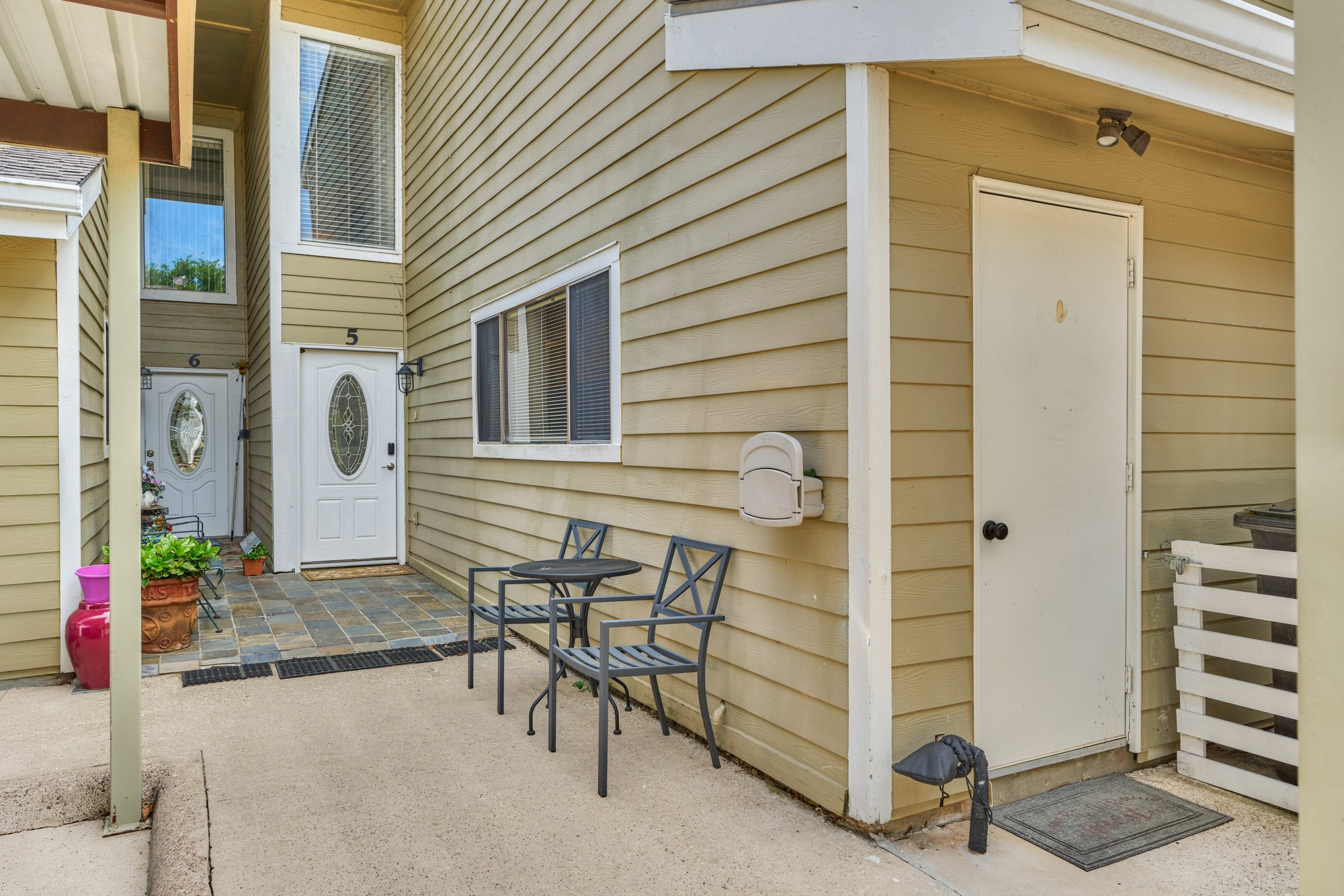 5 April Point Drive South Montgomery, TX 77356 - Photo 3 of 26 a porch with a table and chairs