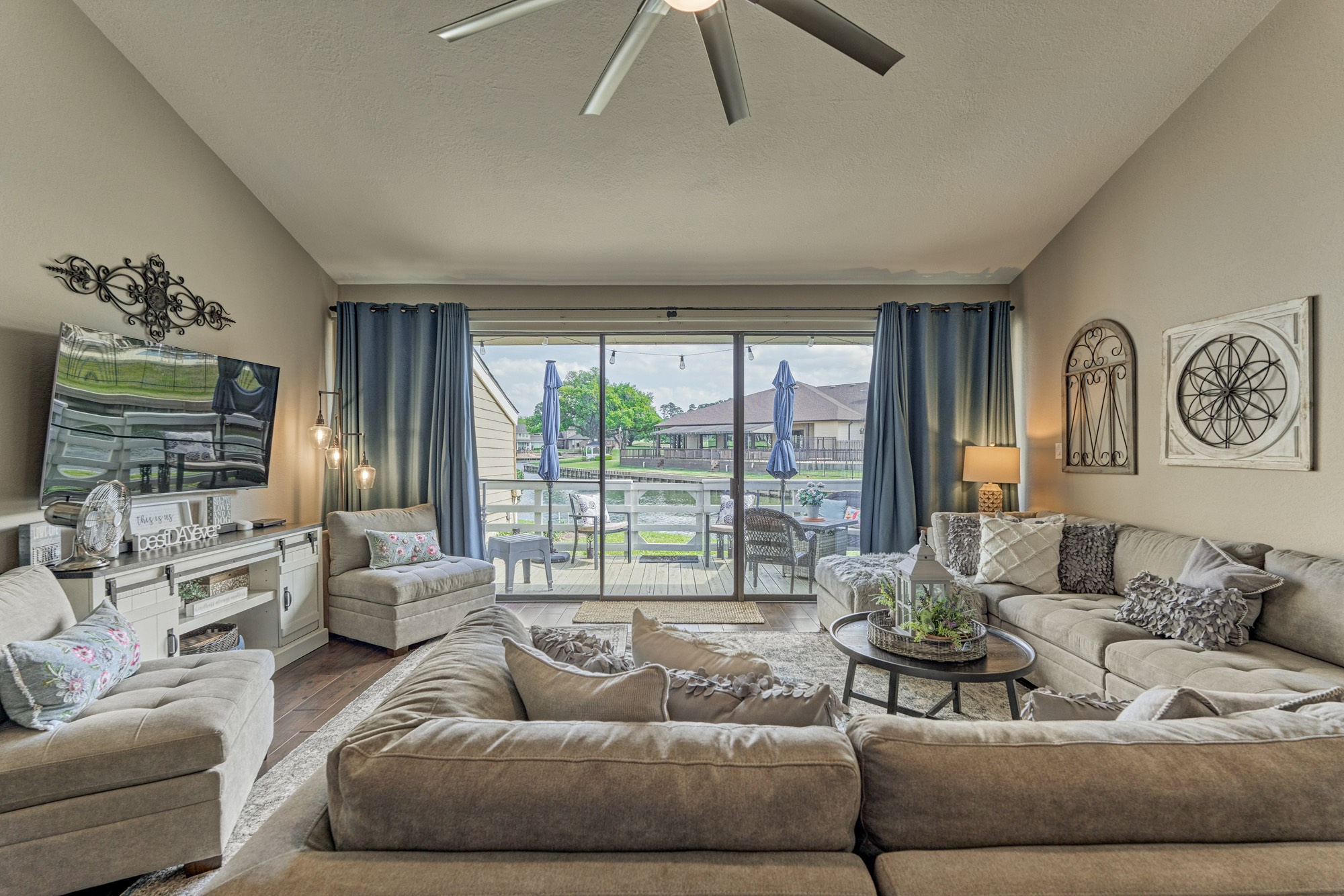 5 April Point Drive South Montgomery, TX 77356 - Photo 6 of 26 a living room with furniture and a large window