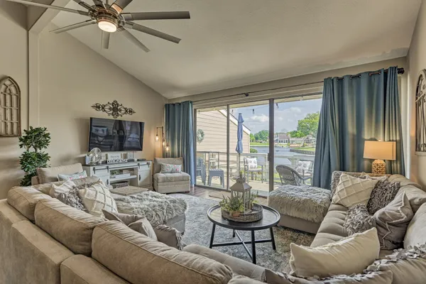 $391,500 | 5 April Point Drive South, Montgomery, TX 77356