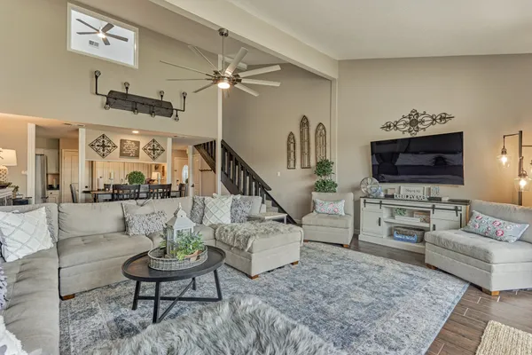 $391,500 | 5 April Point Drive South, Montgomery, TX 77356