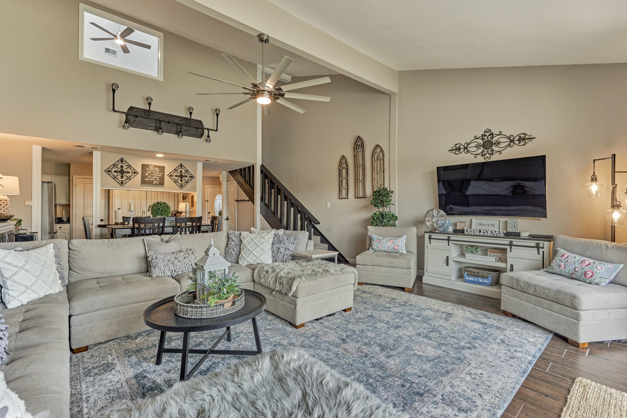 5 April Point Drive South Montgomery, TX 77356 - Photo 9 of 26 a living room with furniture and a flat screen tv