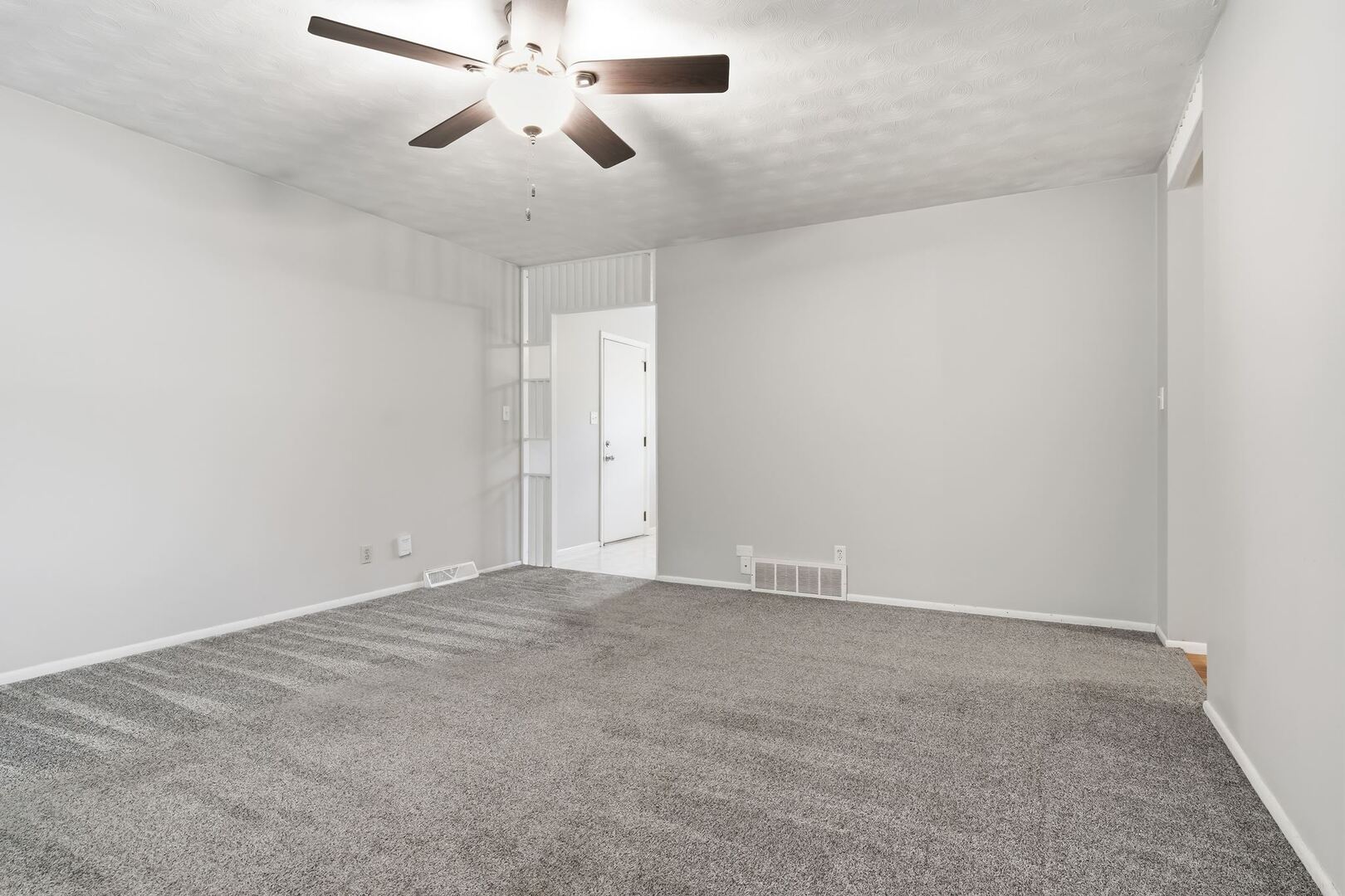 1215 Rutledge Road Bloomington, IL 61704 - Photo 5 of 24 Gallery Image 5