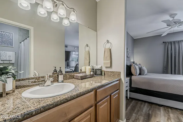 a en suite bathroom with double vanity and a mirror