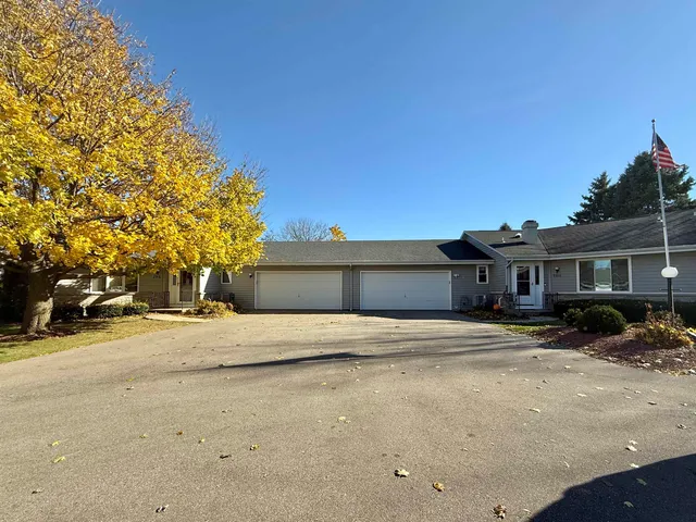 $295,000 | 3914 East Milwaukee Street, Janesville, WI 53546
