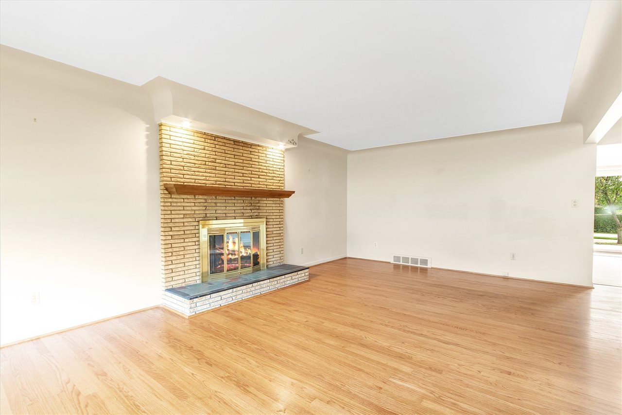 41655 Utica Road Sterling Heights, MI 48313 - Photo 9 of 43 50058720-8.JPG