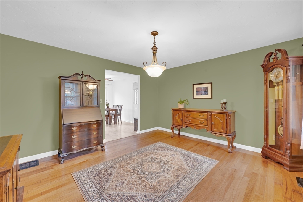 32 Sibley Road Sutton, MA 01590 - Photo 10 of 31