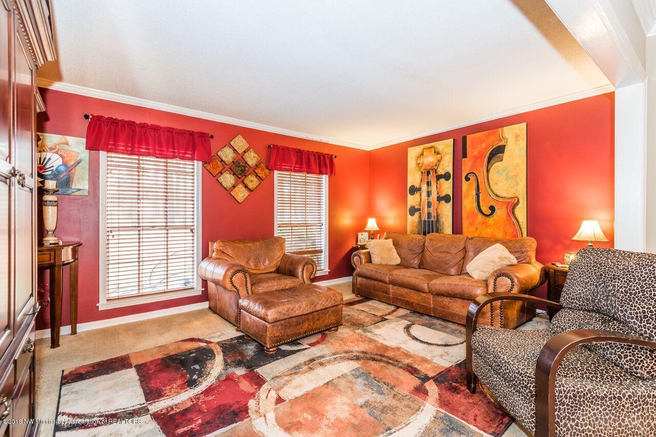 121 Robertson Road South Hernando, MS 38632 - Photo 3 of 13 DSC_2067_preview