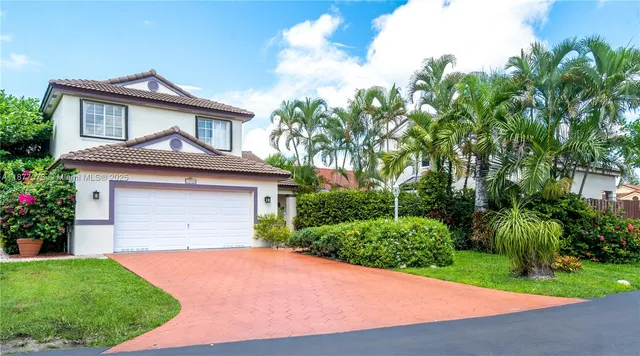 a view of a house with a yard and plants