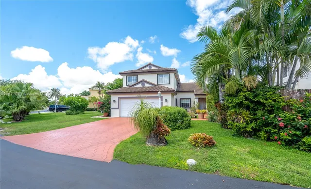 a view of a livingroom with furniture window and outside view