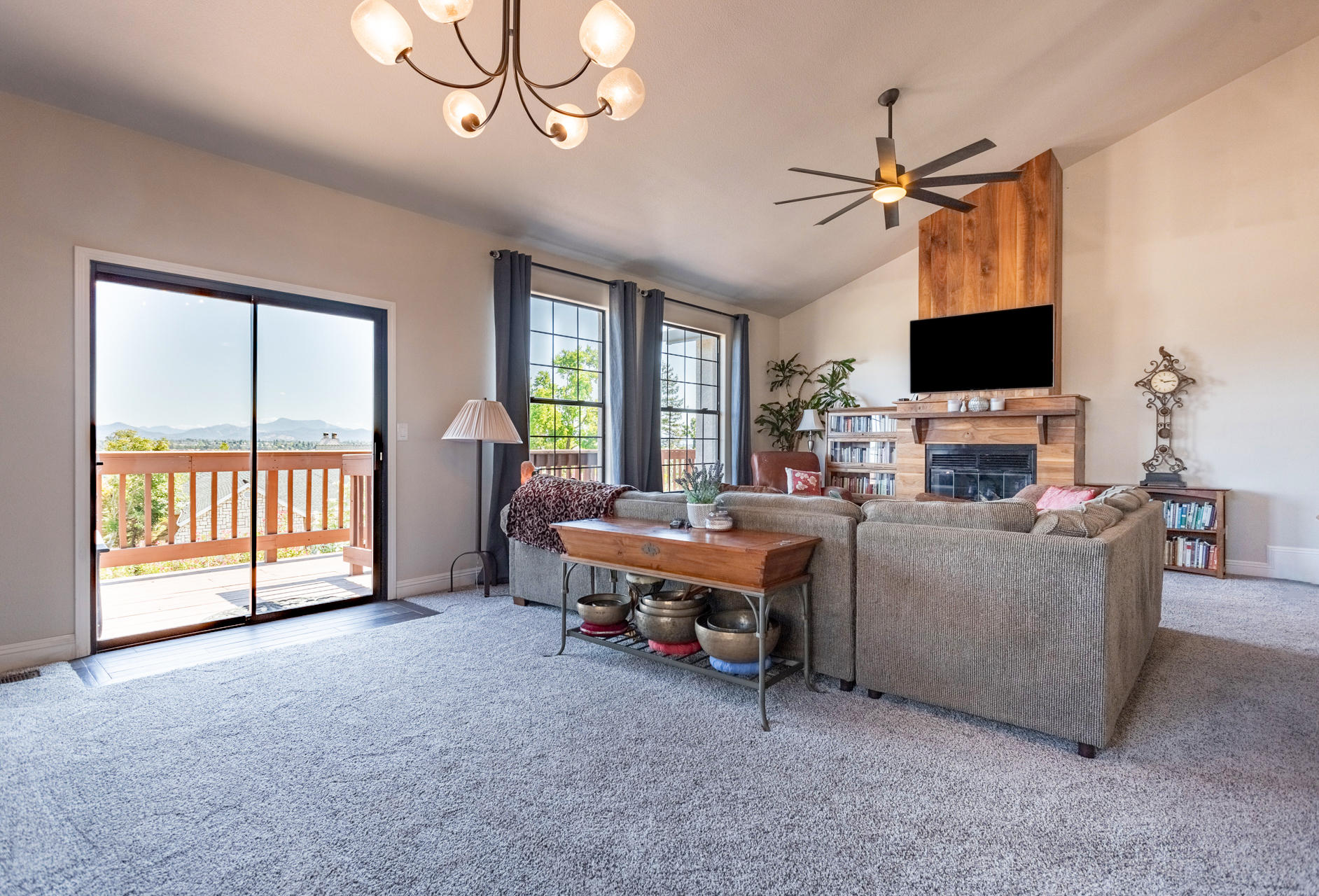 3150 Pinot Path Redding, CA 96001 - Photo 12 of 40 42 Living