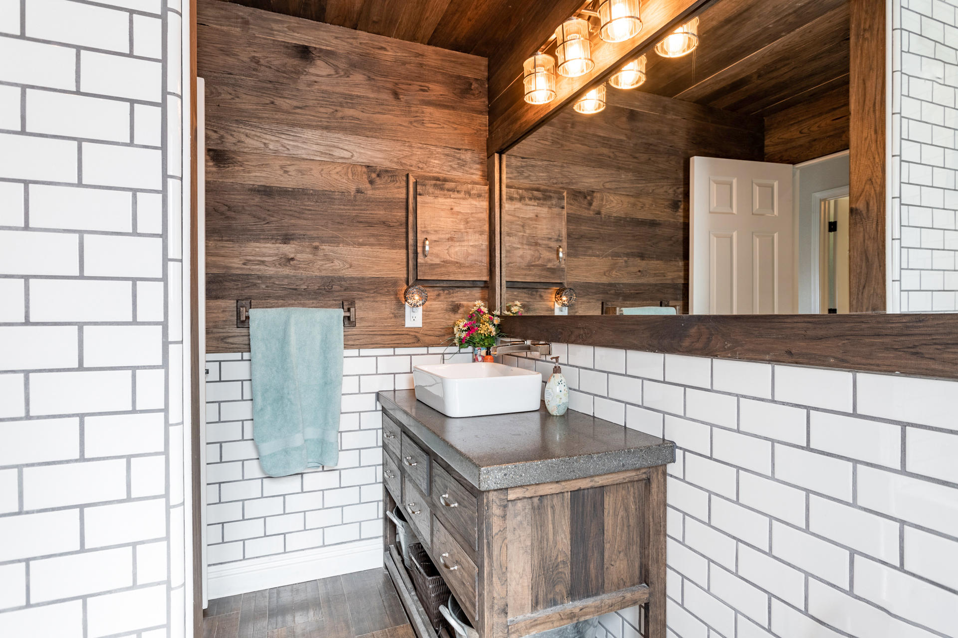 3150 Pinot Path Redding, CA 96001 - Photo 21 of 40 62 Guest Bath 1