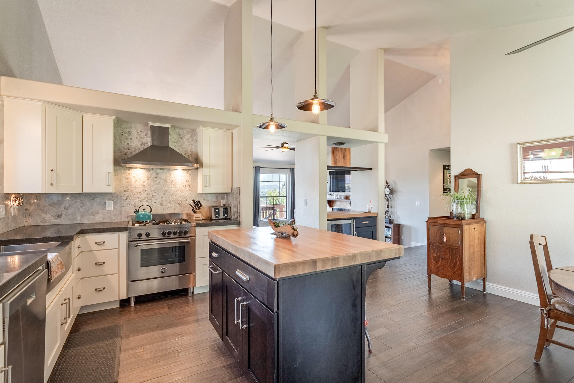 3150 Pinot Path Redding, CA 96001 - Photo 5 of 40 20 Kitchen
