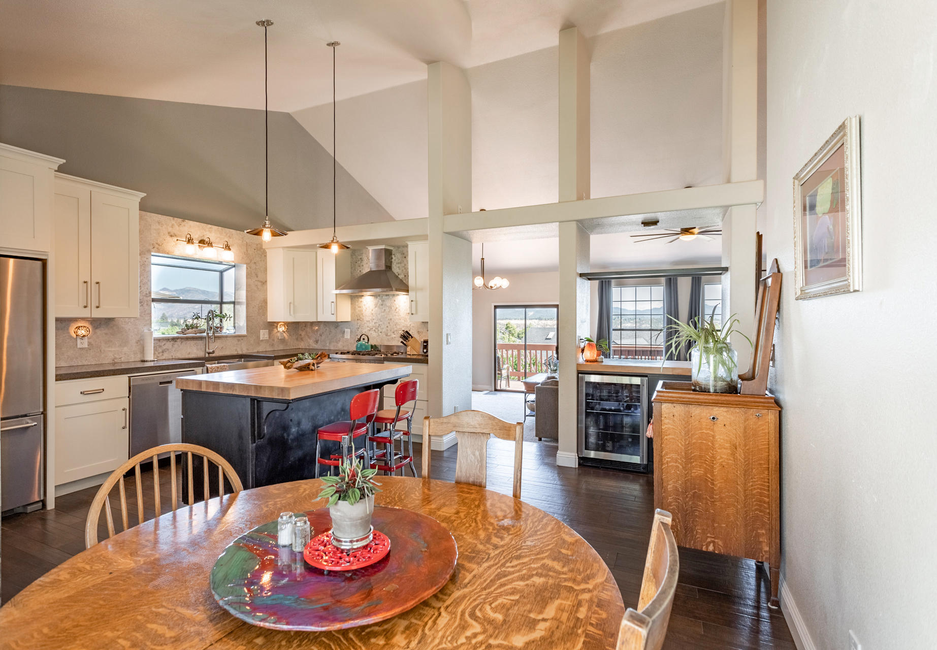 3150 Pinot Path Redding, CA 96001 - Photo 6 of 40 31 Dining