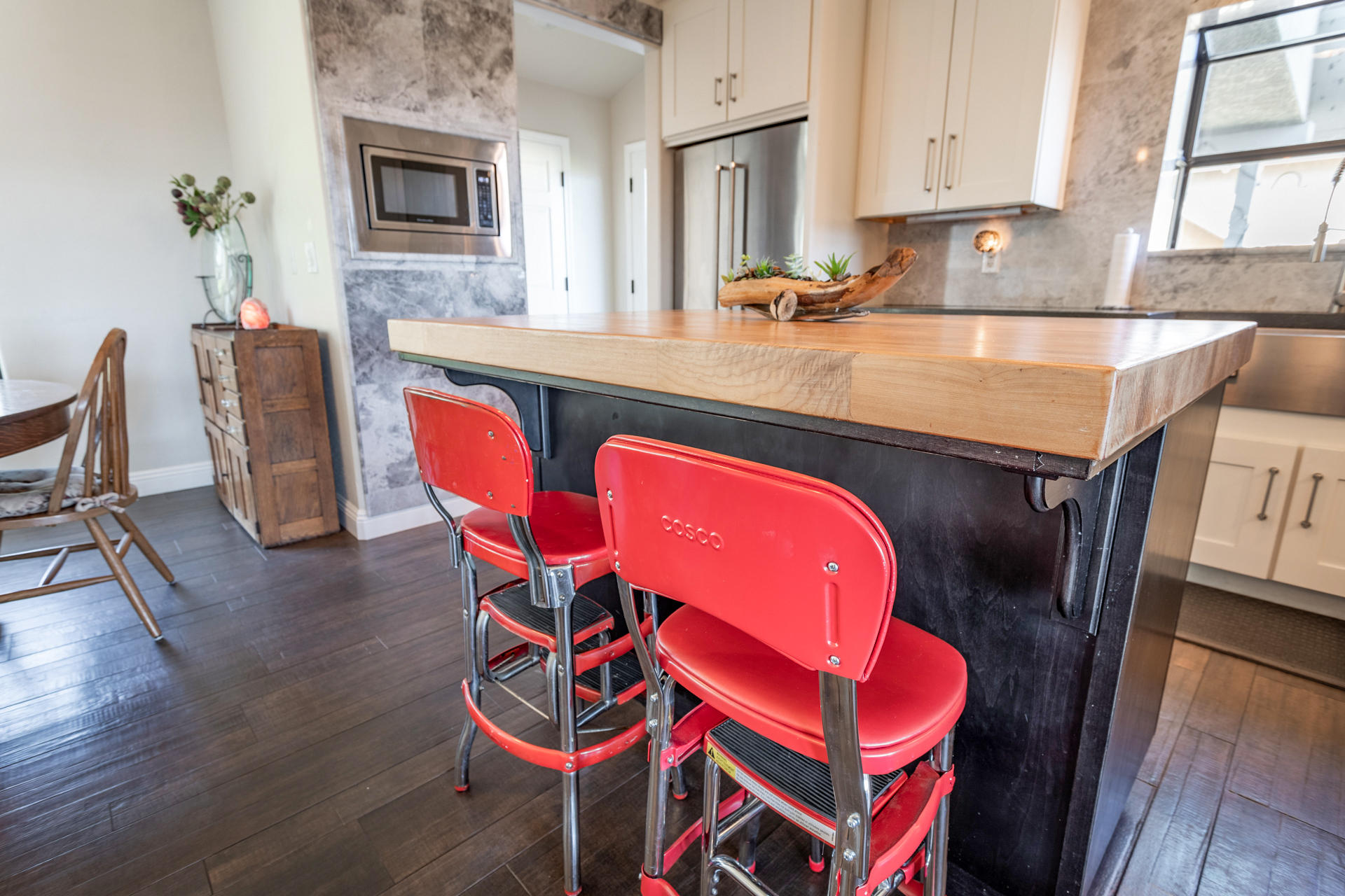 3150 Pinot Path Redding, CA 96001 - Photo 8 of 40 22 Kitchen Island