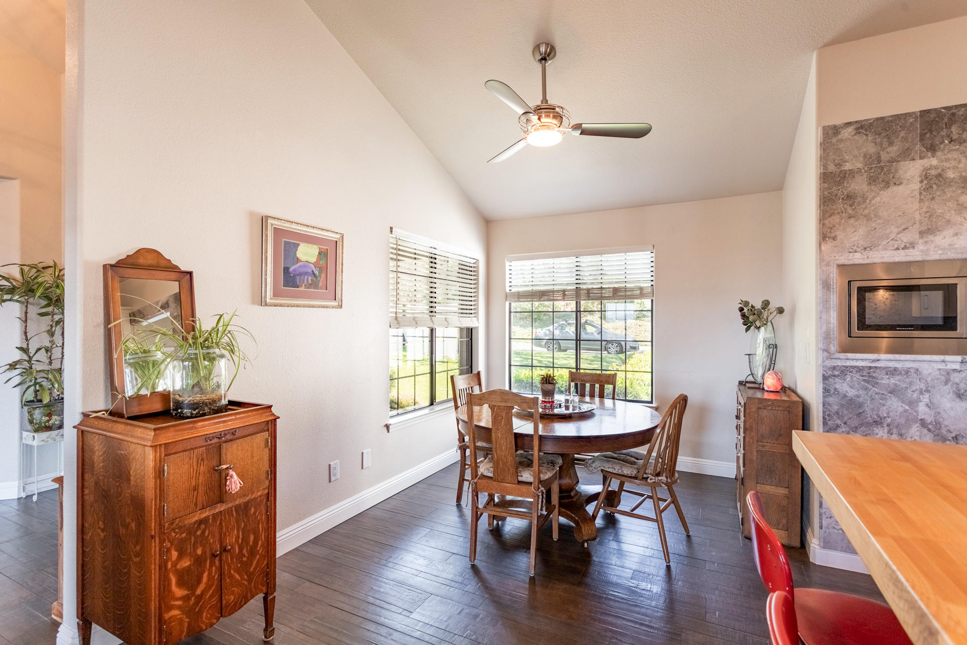 3150 Pinot Path Redding, CA 96001 - Photo 9 of 40 30 Dining